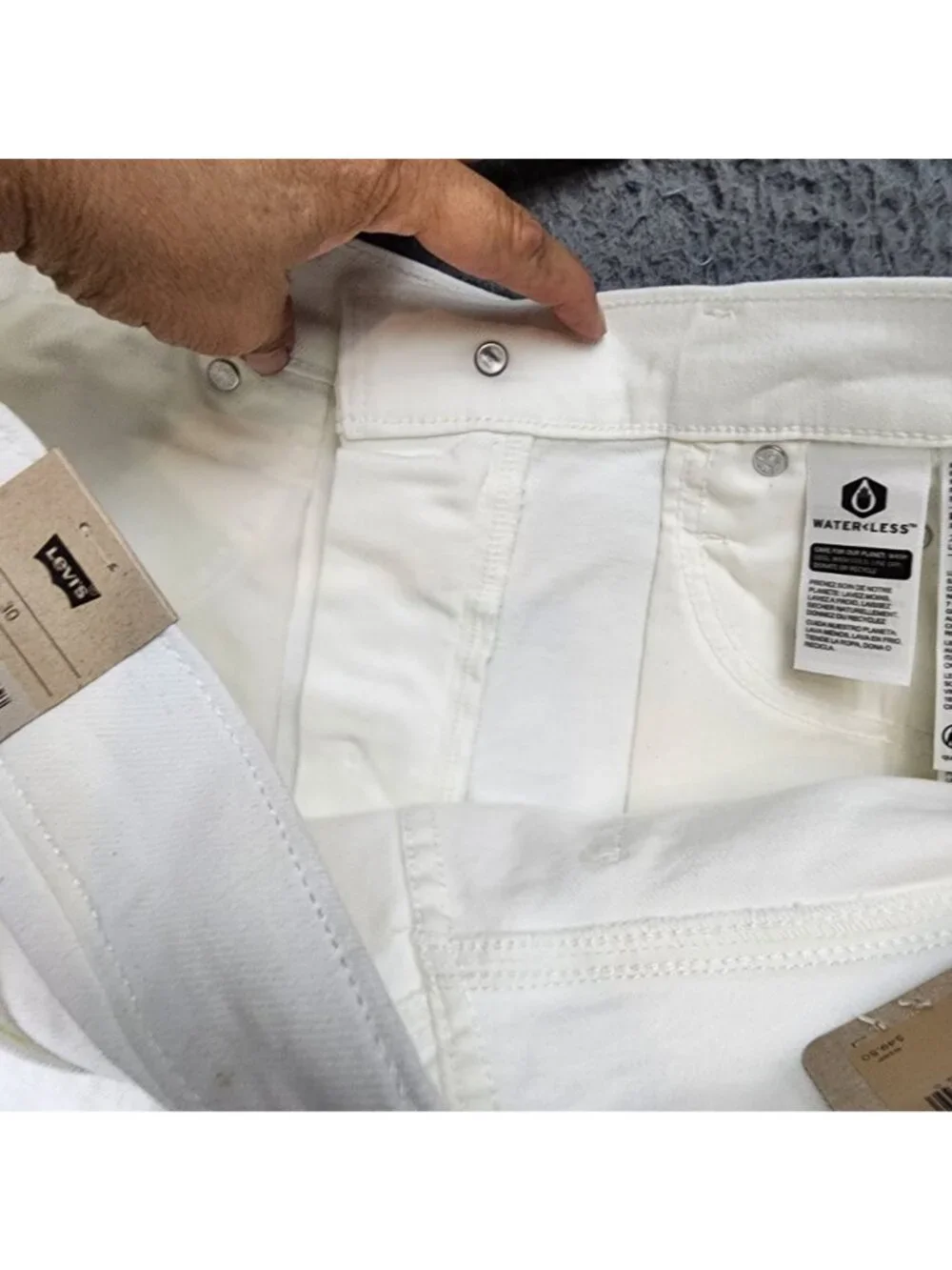 Levi's Shorts Womens 30 White Stretch Mid Rise Mid Length Denim Jean *NWT Read*